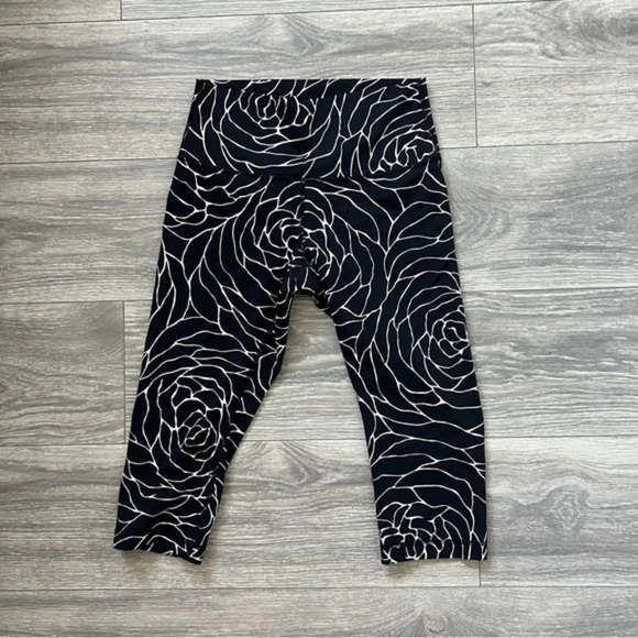 Lululemon cropped leggings - Picture 4 of 5